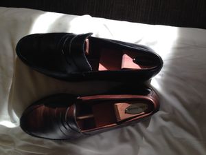 greg brings the wrong shoes on the trip