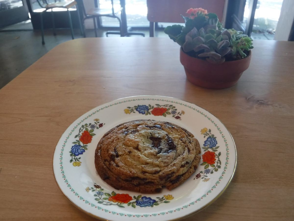 short and sweet - chocolate chip cookie