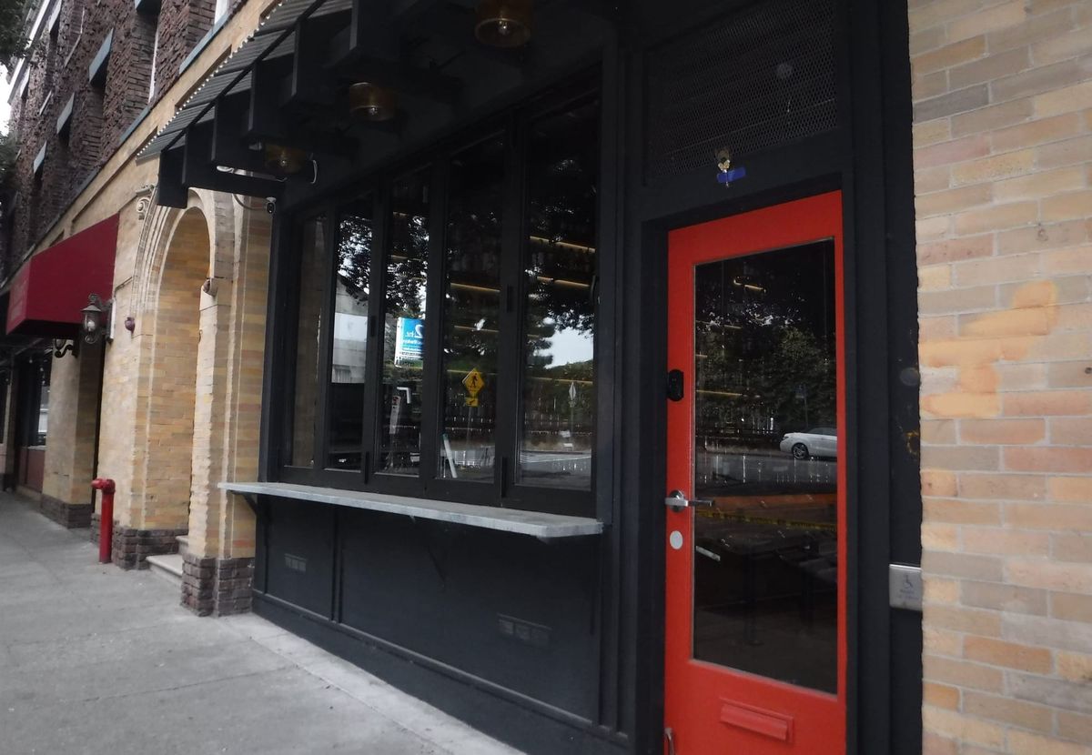 a closing and a 'coming soon' on oxford street