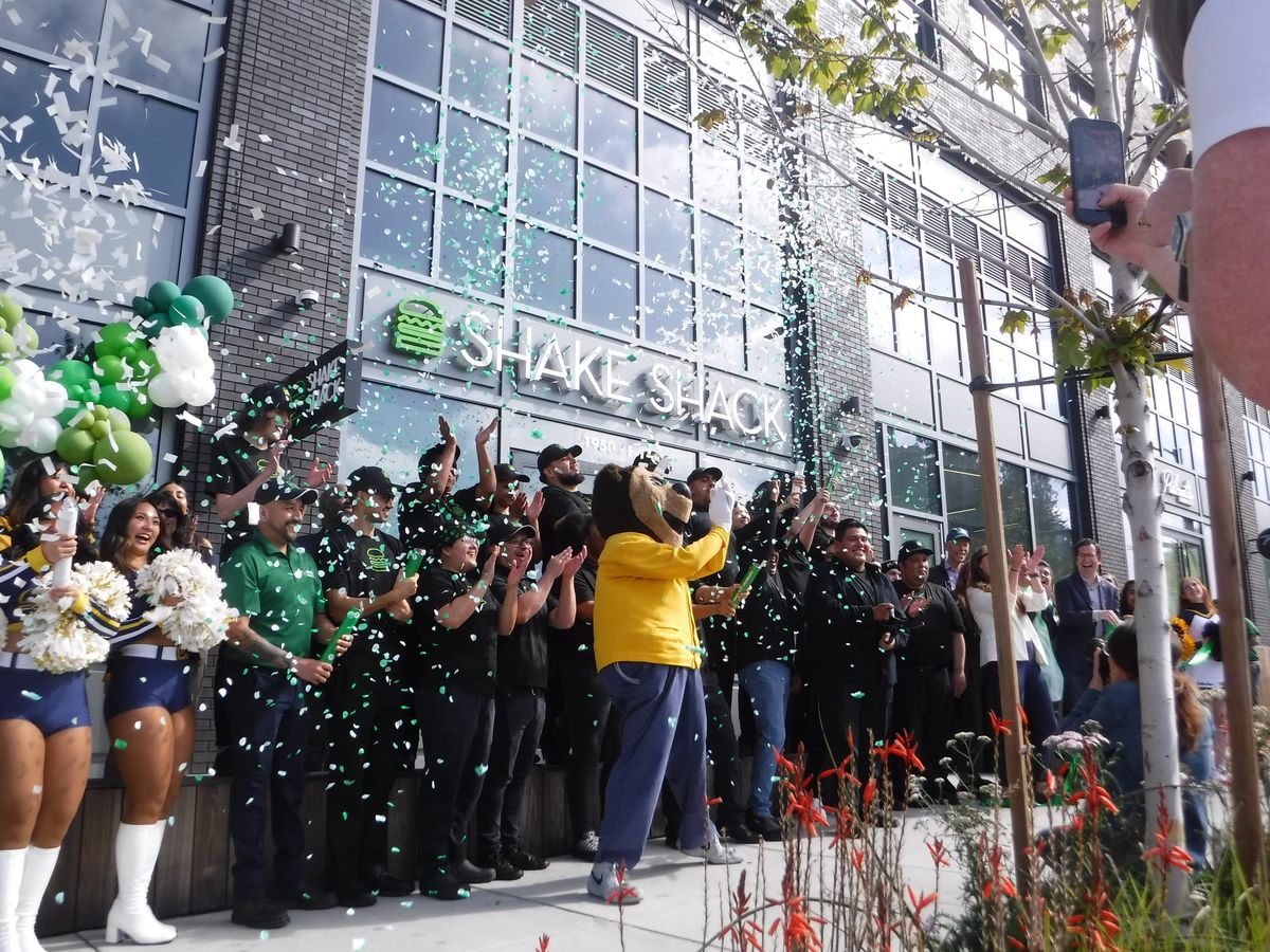 shake shack now open in berkeley