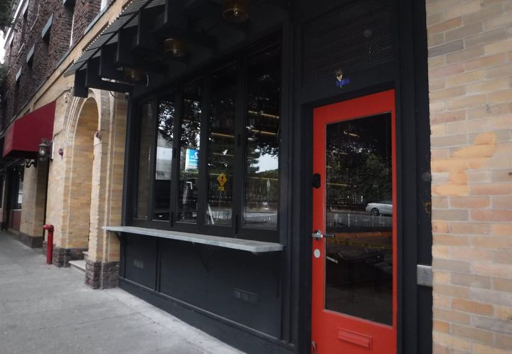 a closing and a 'coming soon' on oxford street