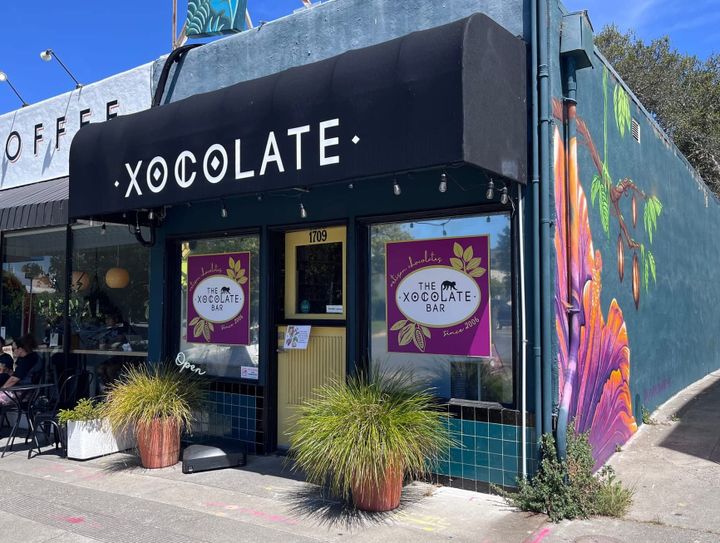 the xocolate bar to close