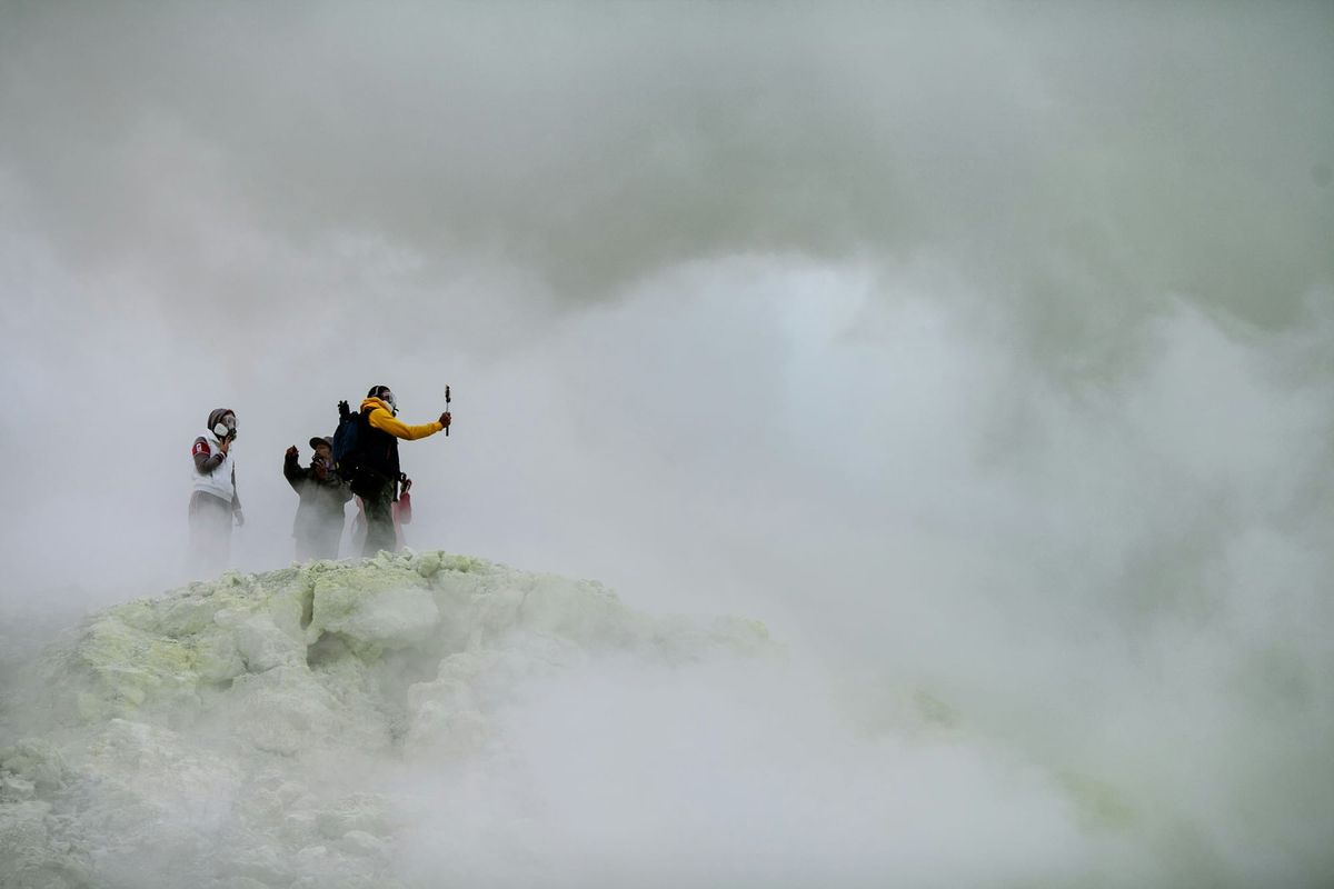 What kind of face mask should I wear?