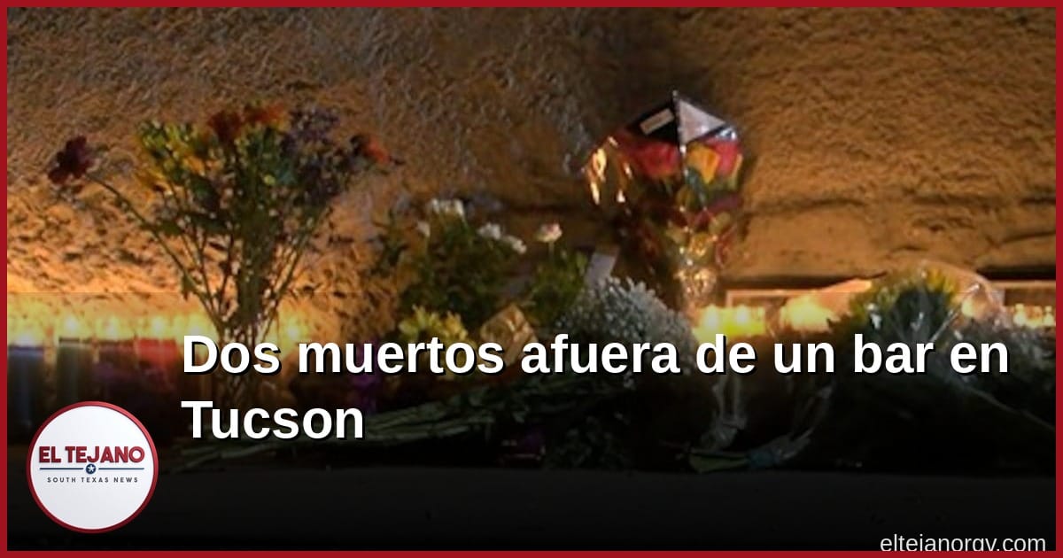 Flores y velas afuera de un bar en Tucson: dos muertos y una lista de odio