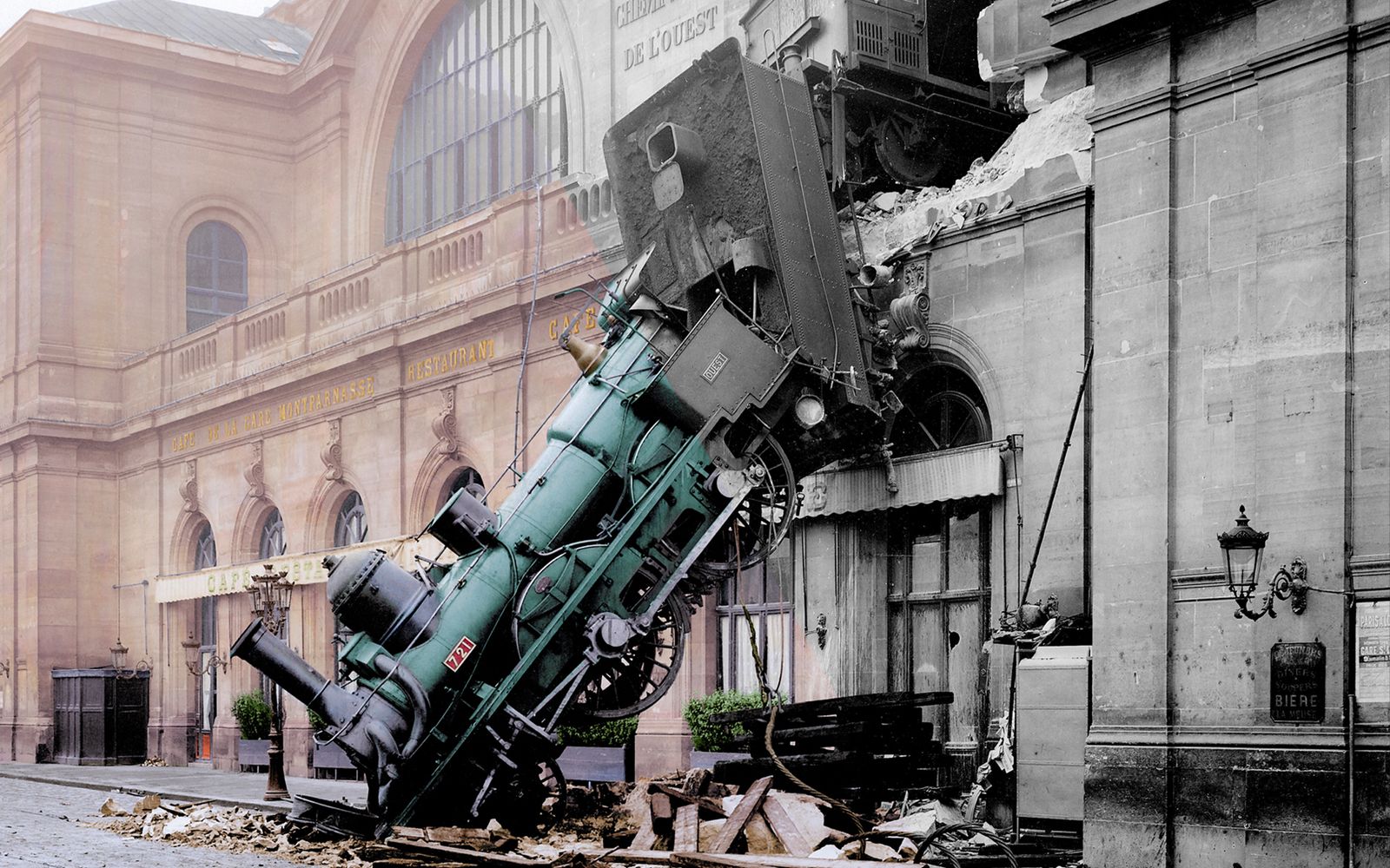 1895: A Remarkable Railway Crash in Paris post image