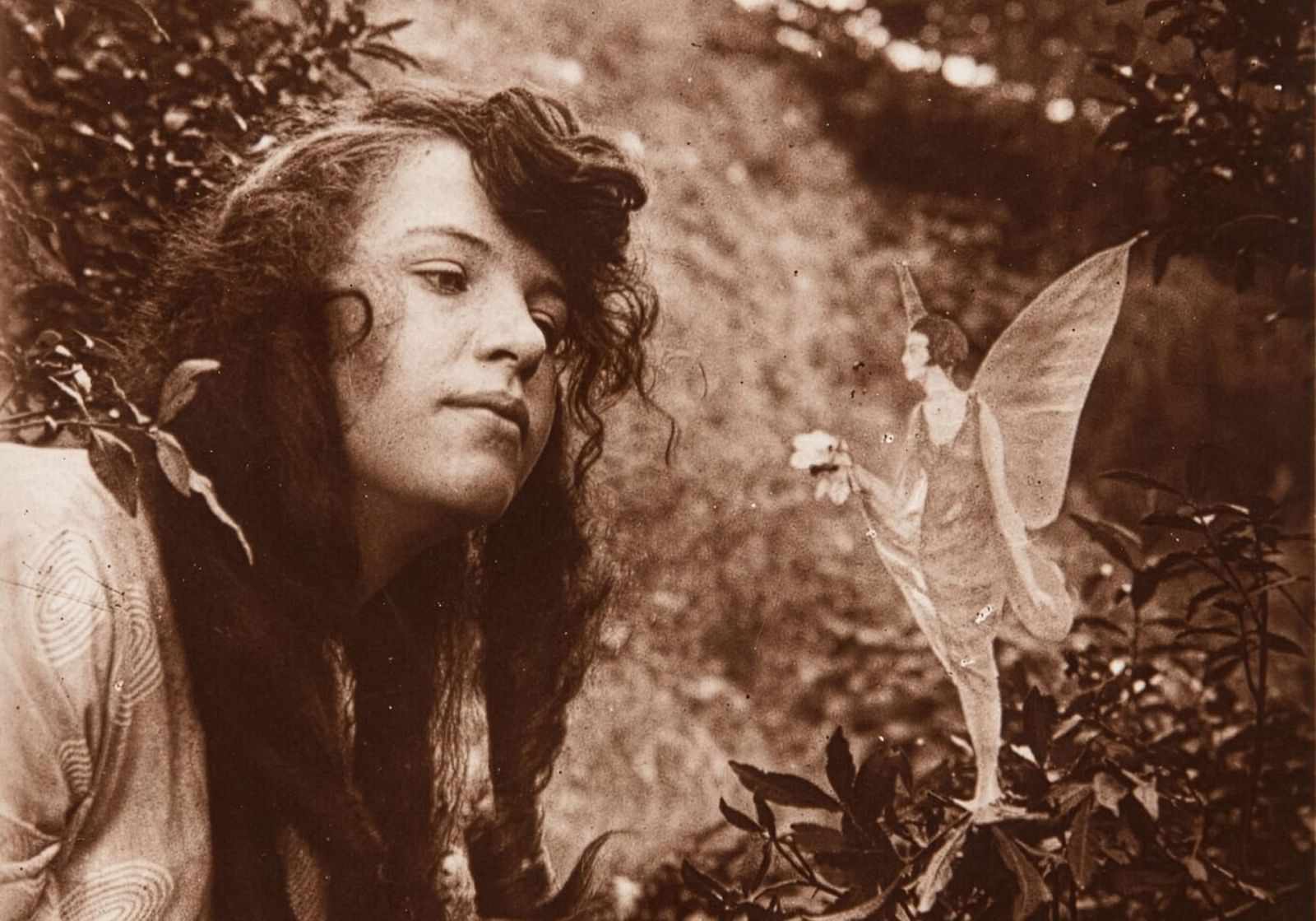 Arthur Conan Doyle and the Strange Story of the Cottingley Fairies post image