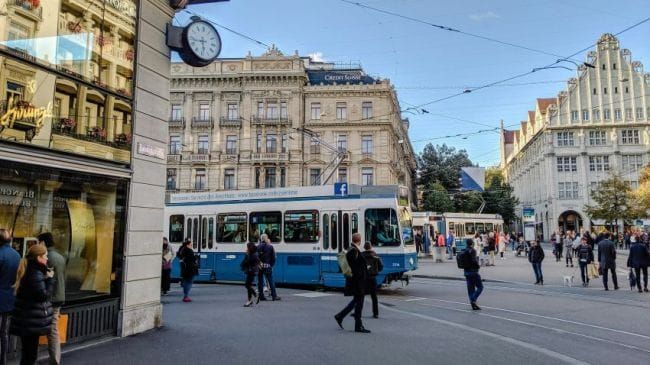 Die Zahl der arbeitslosen Banker schaukelt sich immer weiter hoch