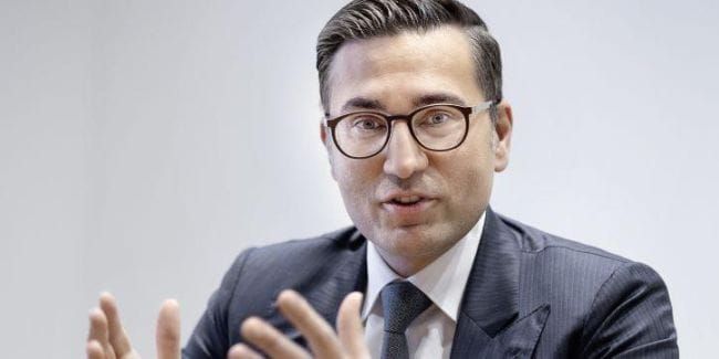 Die UBS steuert in unruhige Gewässer