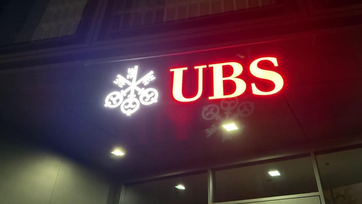 Kapituliert die Politik vor der Bändigung der UBS?