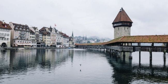 Trendwende im Immobilienmarkt: In fast jeder dritten Region fallen die Preise für Einfamilienhäuser