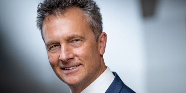 Finma holt neuen Kommchef von der CS Schweiz +++ UBS startet Rückkaufprogramm über 2 Milliarden Dollar