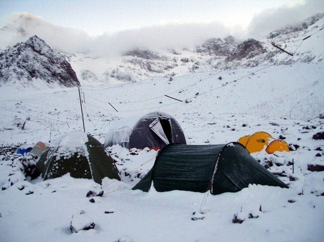Tippinpoint schlägt die Zelte im Basislager auf