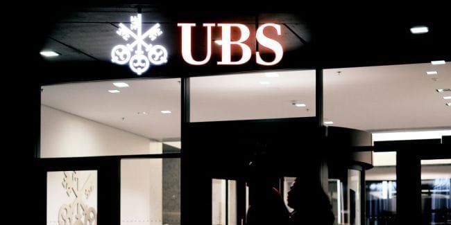 UBS verschiebt Klimaziel um ein Jahrzehnt - und gibt der Credit Suisse die Schuld