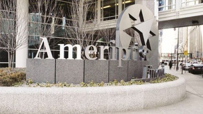 Ameriprise und Raymond James sind zwei mögliche Übernahmeziele für die UBS
