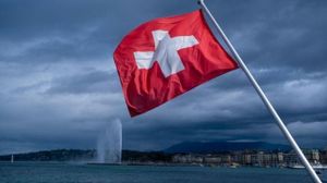 Trotz Kritik an den Kosten bleiben Schweizer ihrer Bank treu