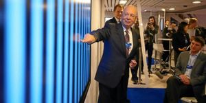 Das WEF und Klaus Schwab wegen Diskriminierung in New York verklagt