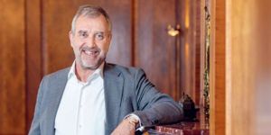 Peter Derendinger verkauft Alpha Associates an Fondsriese Amundi