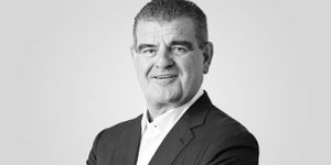 Hat Peter Spuhler ein Liquiditätsproblem?