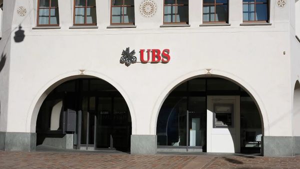 Hotspot St. Moritz: UBS entlässt Kundenberaterin wegen Dollar-Derivaten