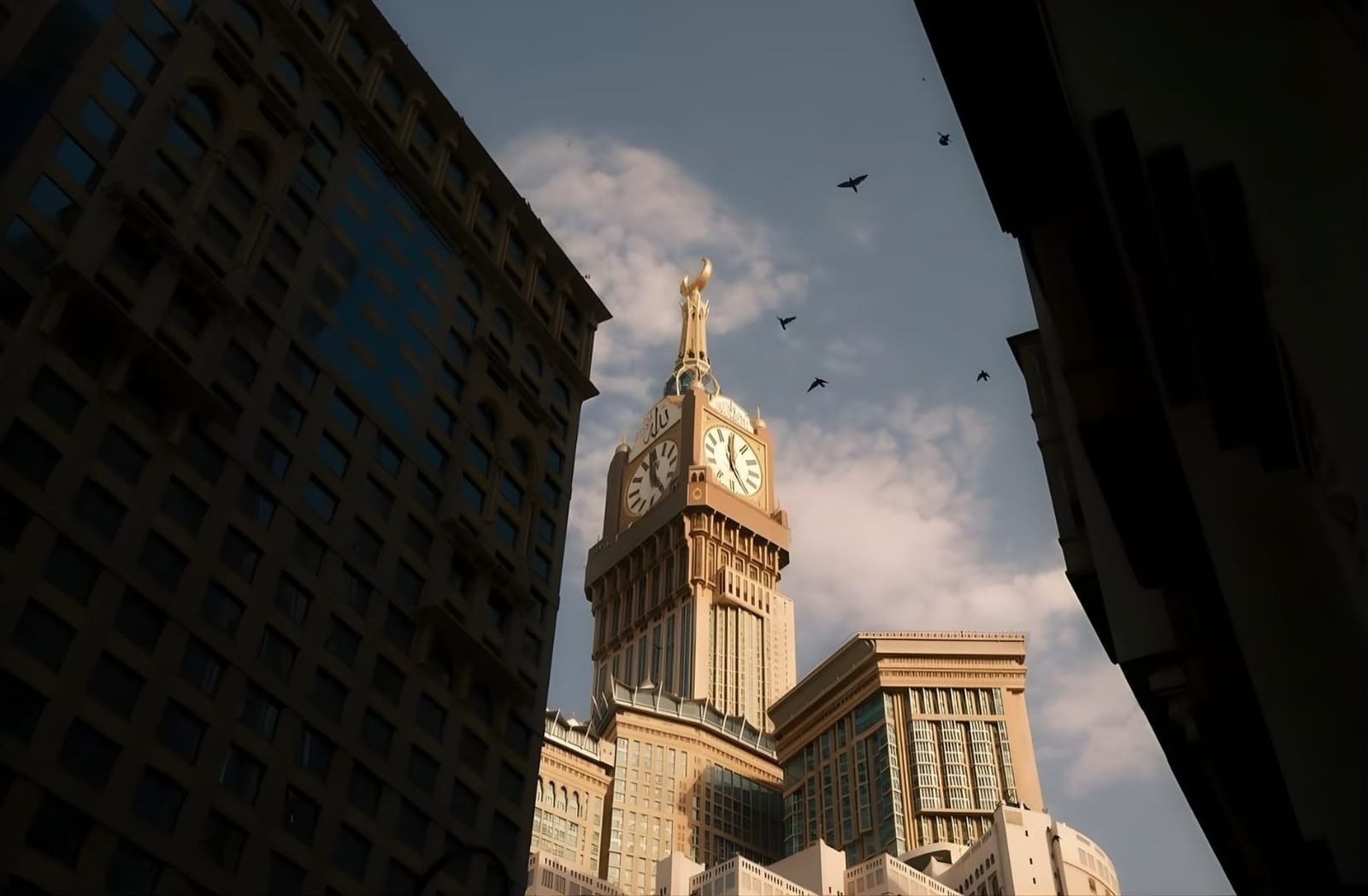 Inside the Makkah Clock Tower: History, Design, & Hidden Spaces