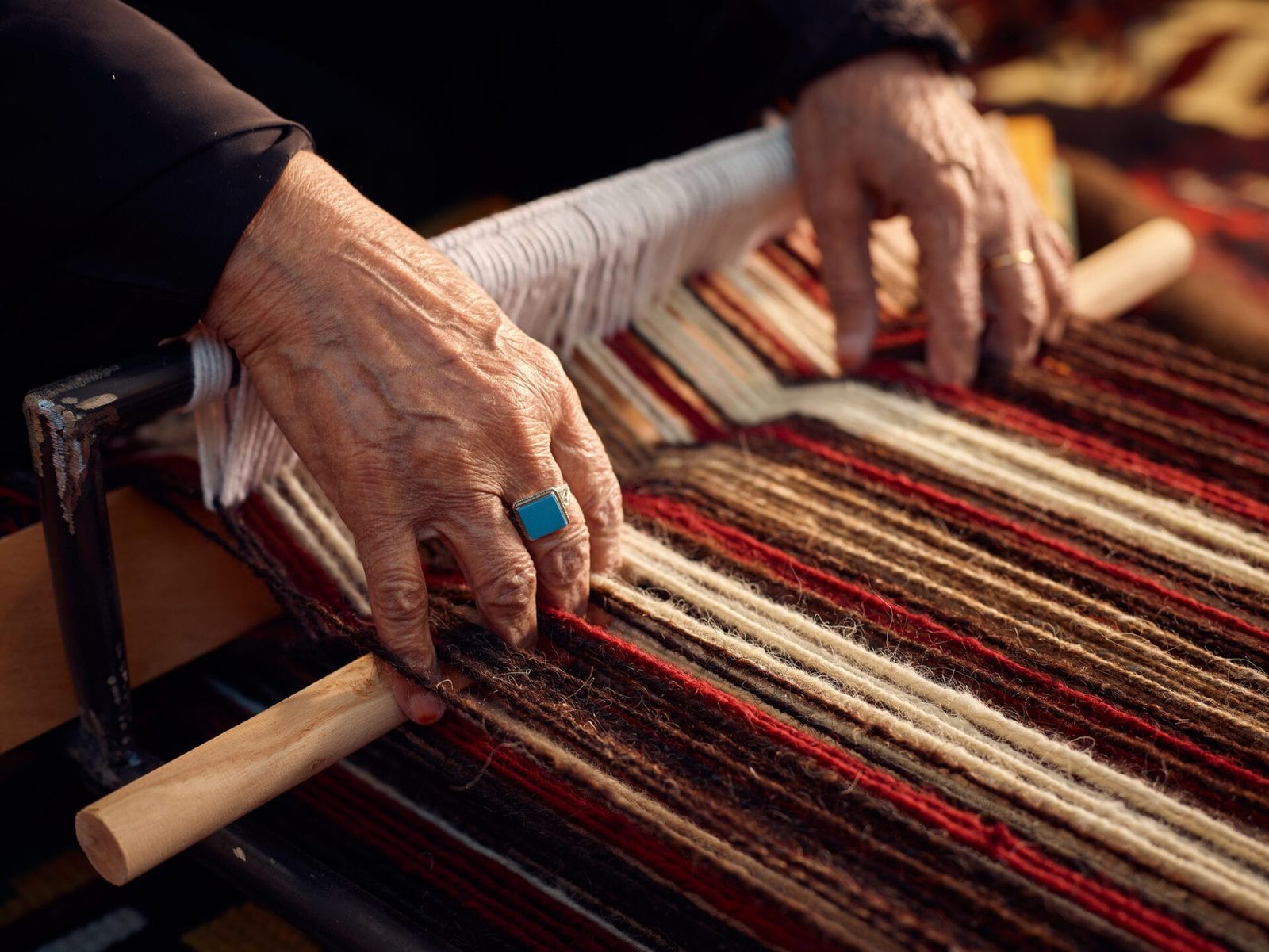 Discover Al Sadu: The Art of Traditional Arabian Weaving