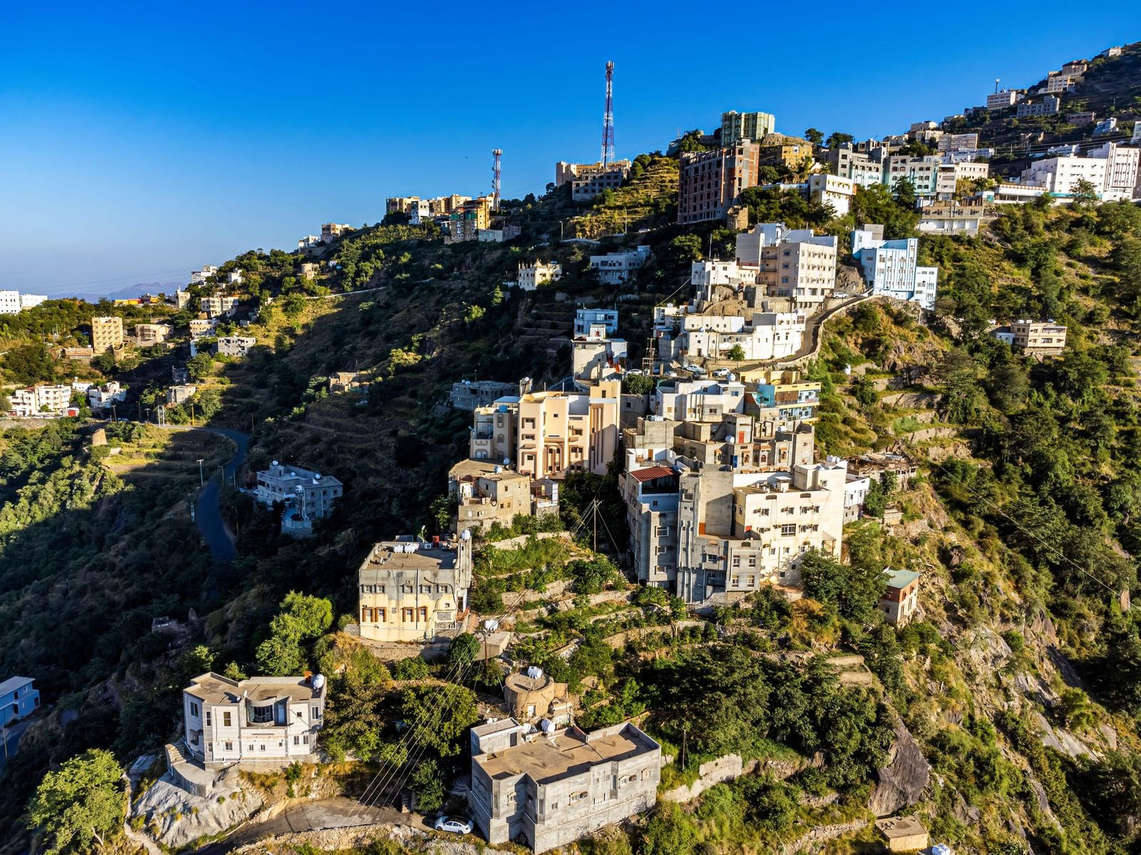 Jarat Al-Qamar: The Mountain That Neighbors the Moon                     جارة القمر: فيفاء، جازان