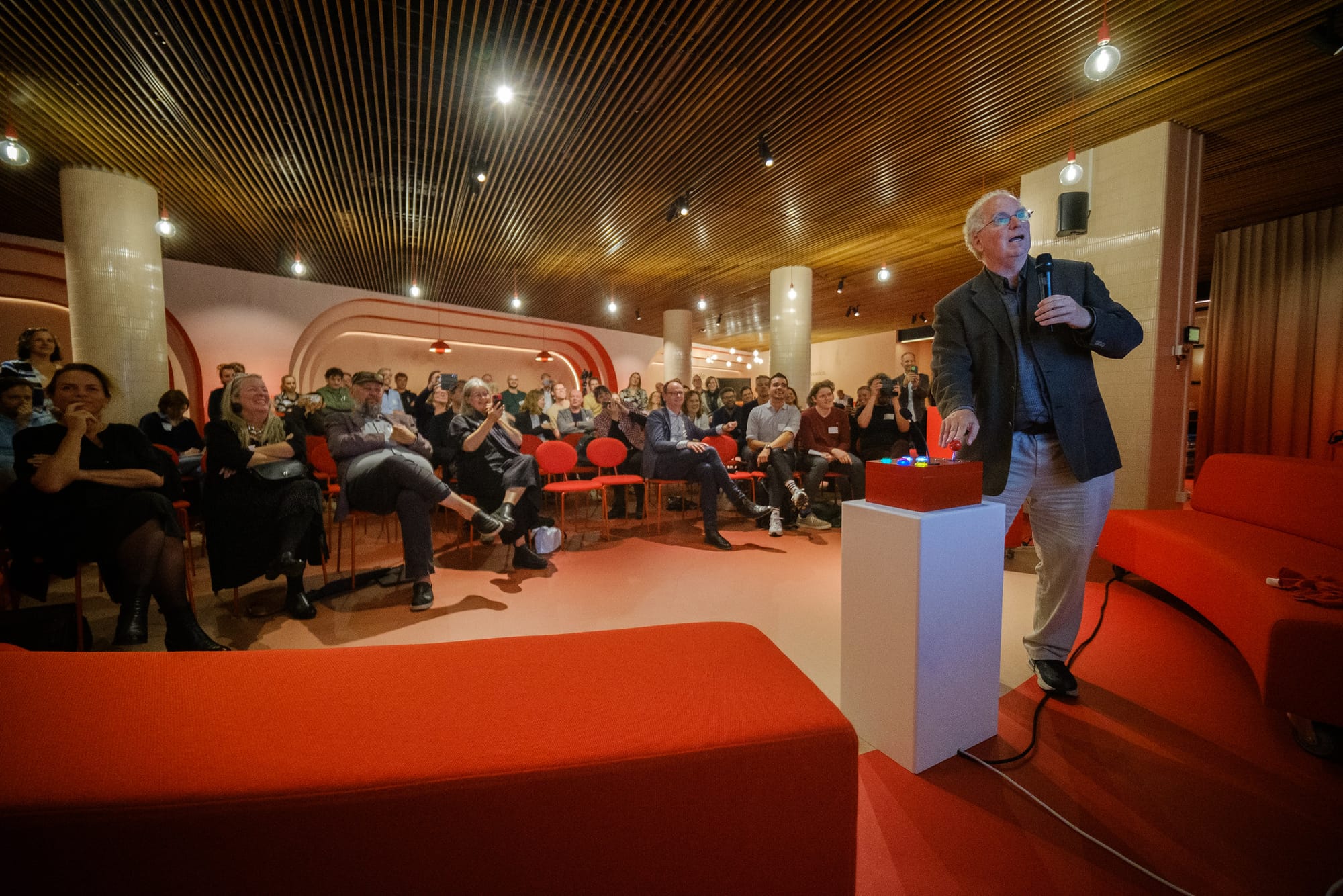 Preserving Digital Sovereignty: Marleen Stikker & Brewster Kahle at the KB [National Library of the Netherlands], September 17, 2025. Brewster Kahle demonstrates a new interface for surfing millions of pages at the library with a joystick.