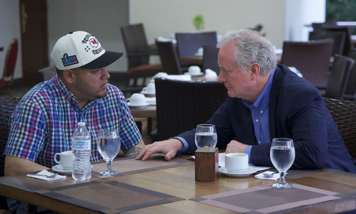 Senator Chris Van Hollen meeting with Kilmar Ábrego García in El Salvador, April 2025