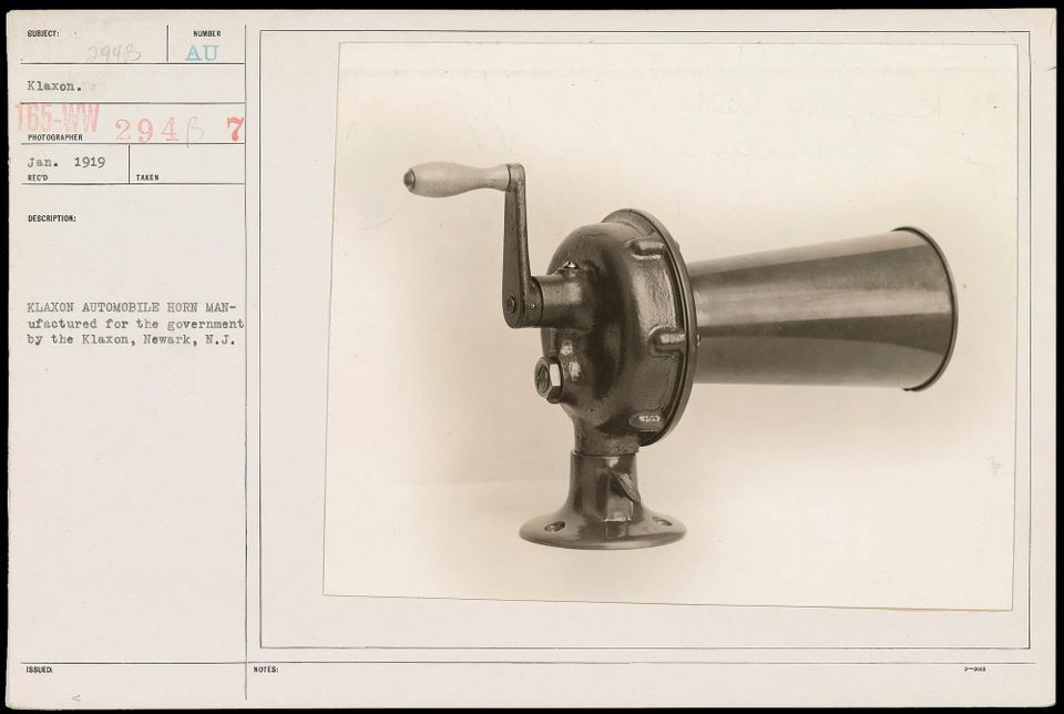 1919 U.S. War Dept. catalogue photo of a Klaxon car horn with manual crank, beautiful sepia mounted on a typed cream card
