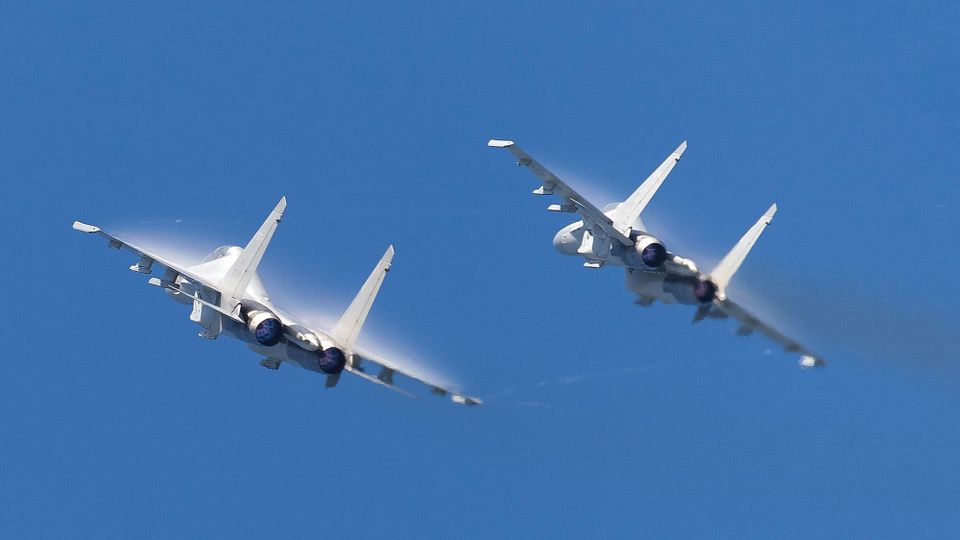 Shenyang J-16 2023 Changchun Air Show: Aircraft using afterburning