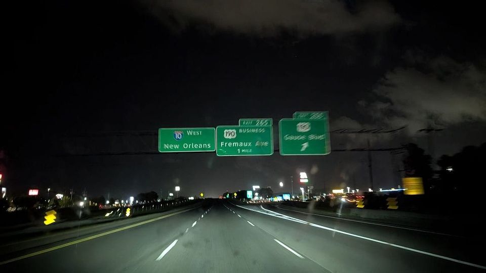 Freeway signage showing the 10 WEST to New Orleans