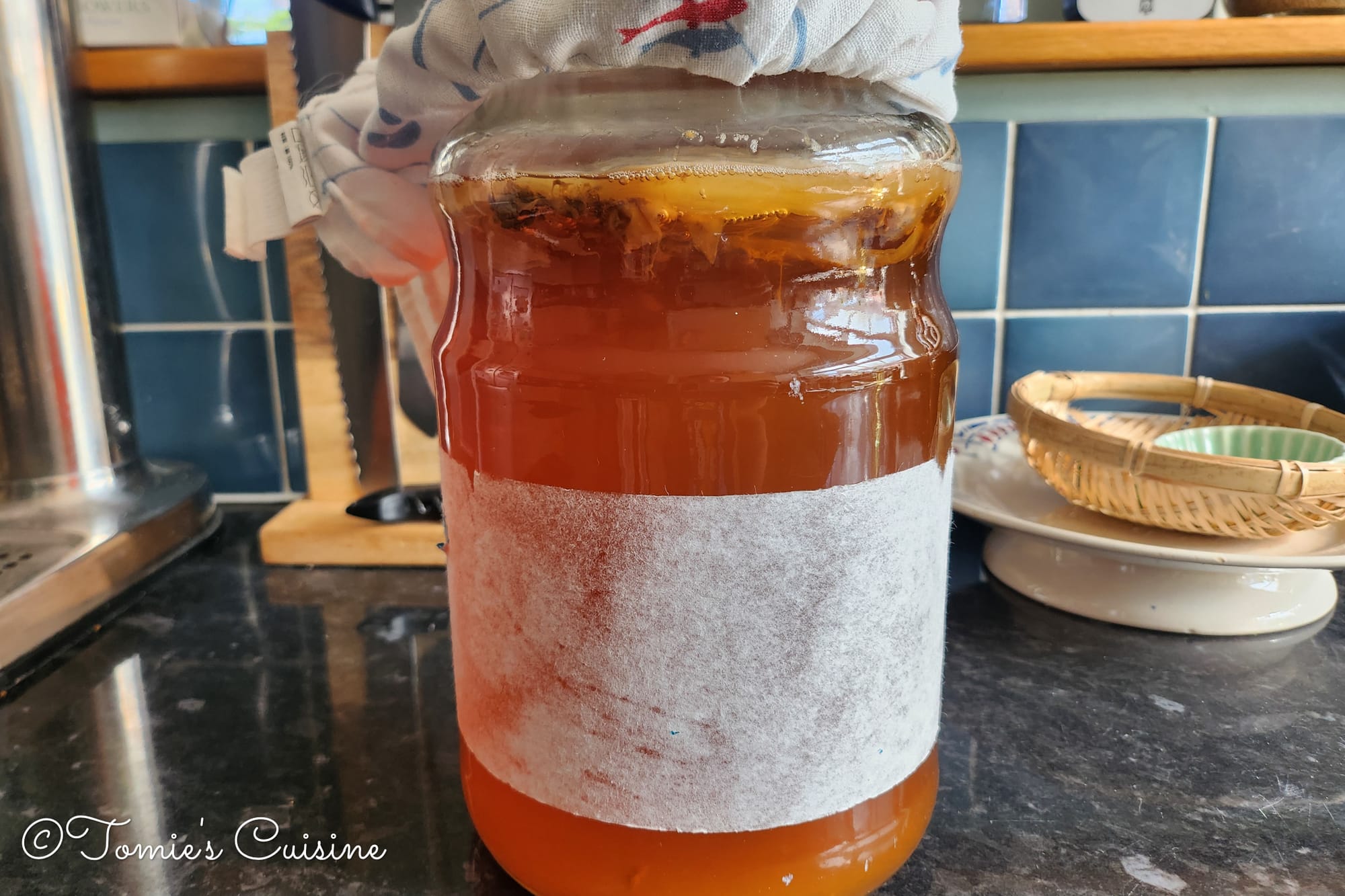 こちらは私がいつも作っている2ℓ分のコンブチャです。