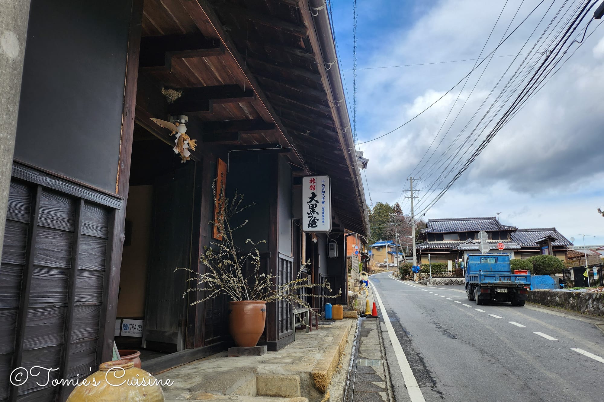 The traditional inn, Daikokuya Ryokan (大黒屋旅館), is the only place to stay in the Hosokute post town. We didn't stay here this time, but it is on our list!