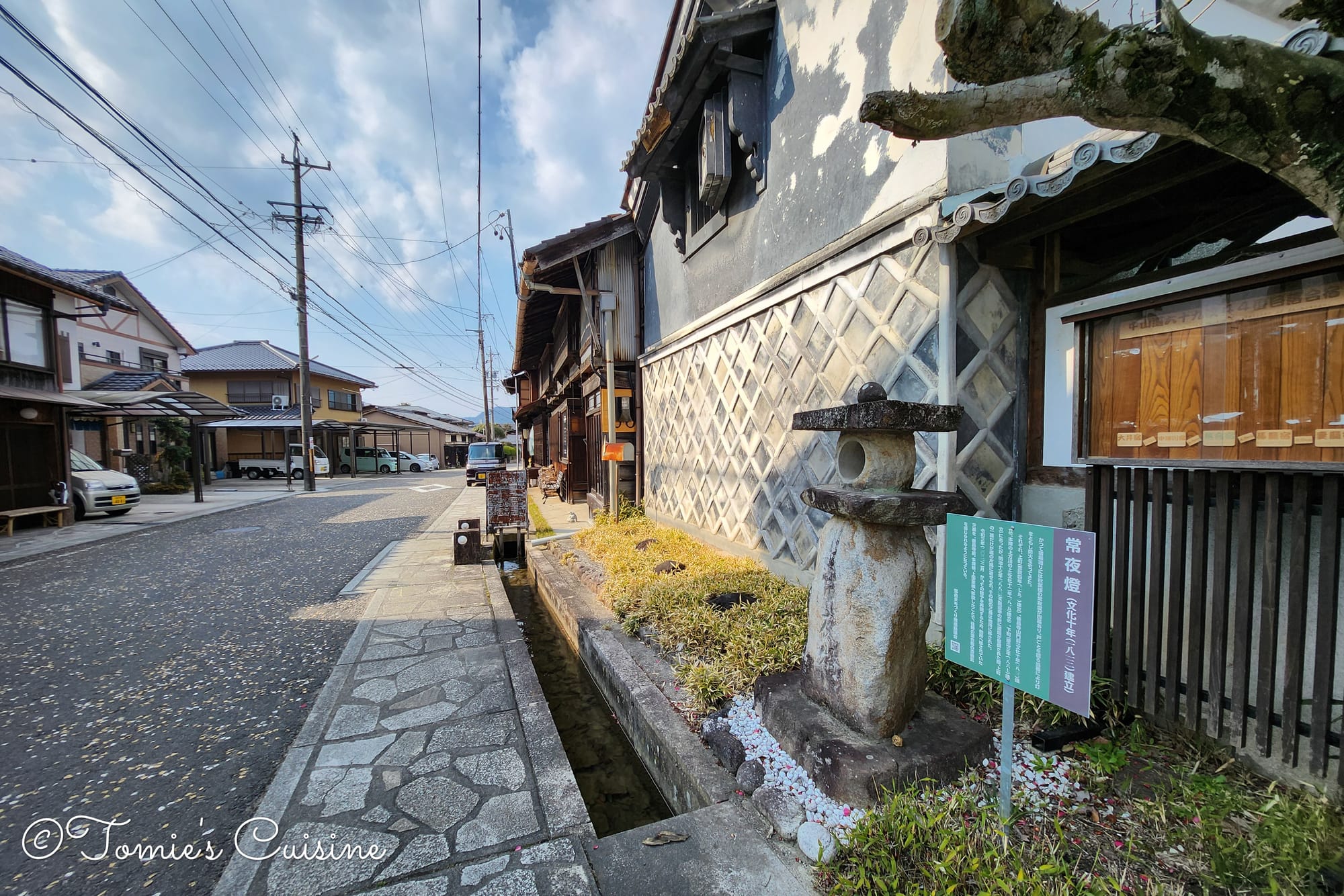 Kami-machi joyato stone lantern beside a stone channel in Ochiai-juku