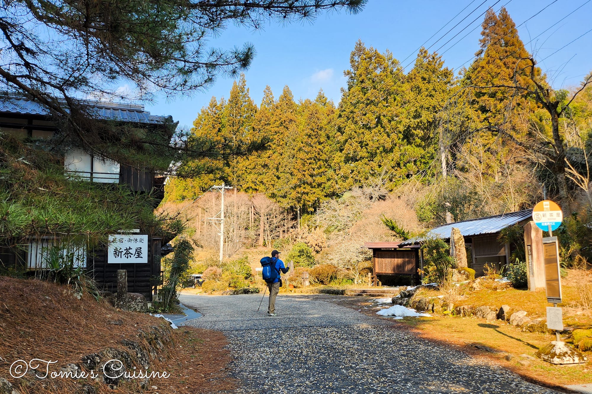 Kevin walking on the Nakasendo past Shinchaya towards Magome-juku