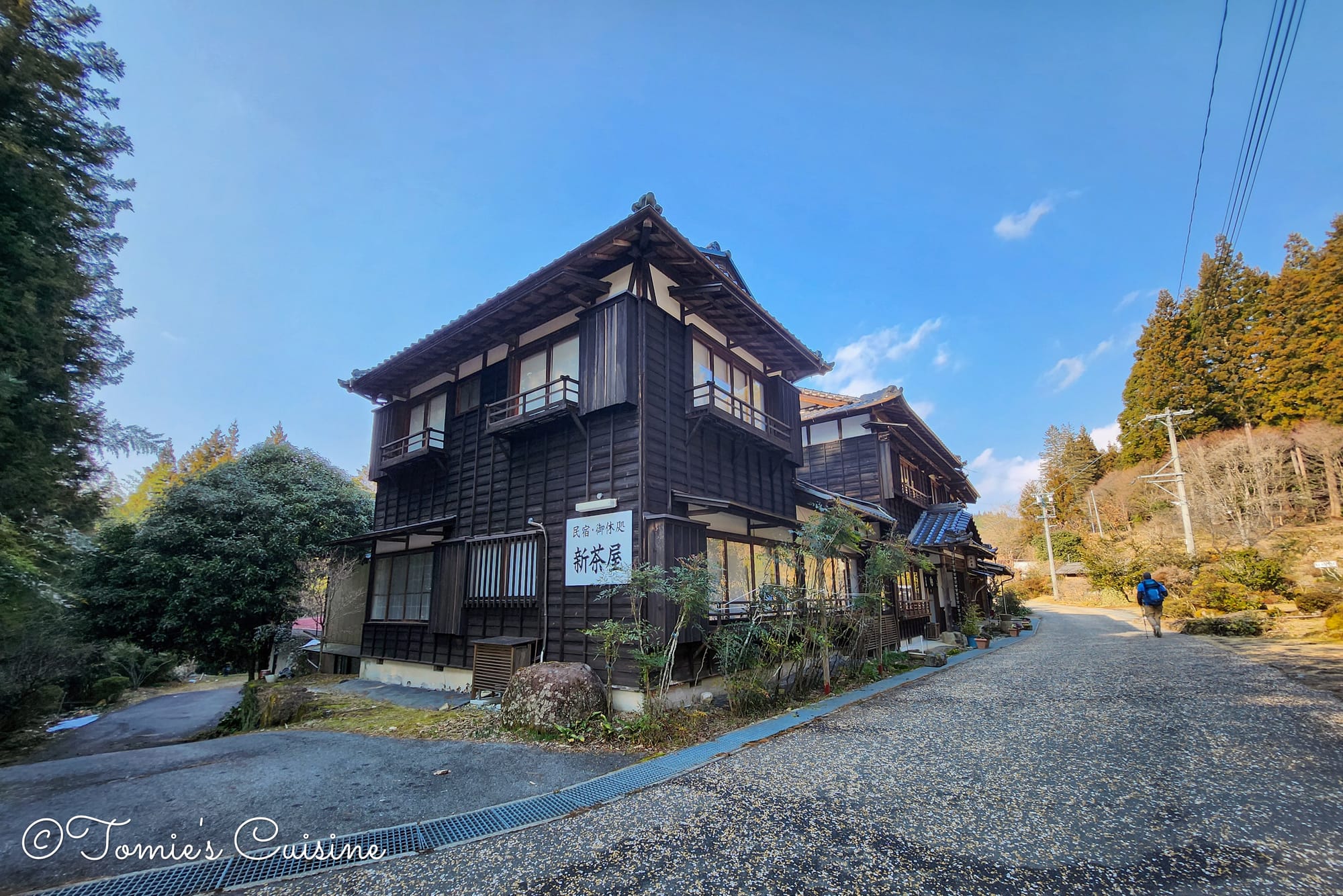 Shinchaya inn on a bend of the Nakasendo near Magome-juku
