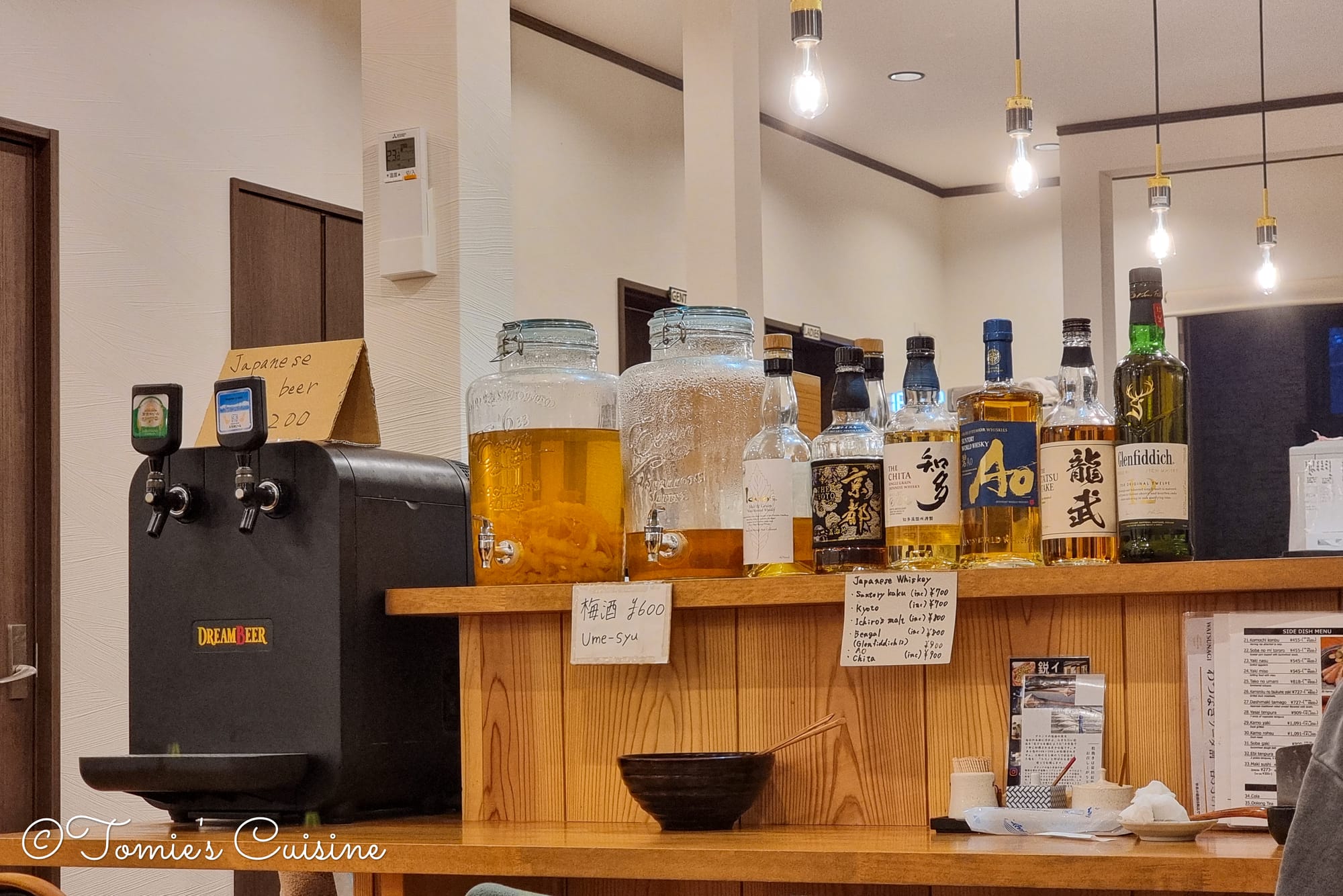 Drinks counter at Mikazukian soba restaurant, Magome