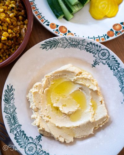 Easy Homemade Hummus Recipe: Classic & Roasted Beetroot