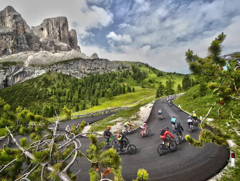 The Sella Ronda with road bike and mountain bike