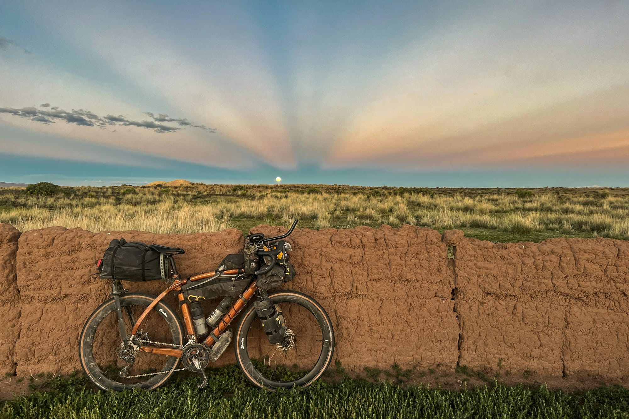 I 10 migliori itinerari bikepacking in Italia per l'estate