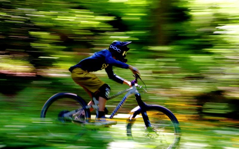 how to choose a downhill mtb?
