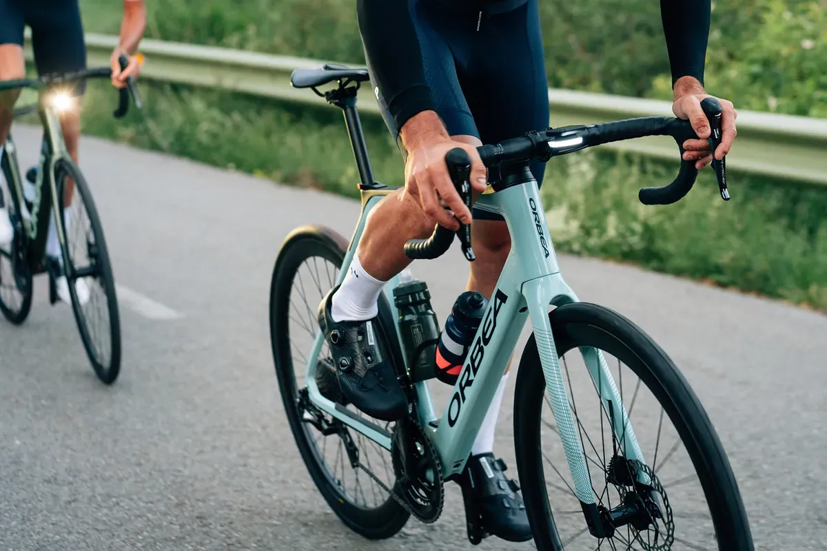 How to choose an e-road bike?