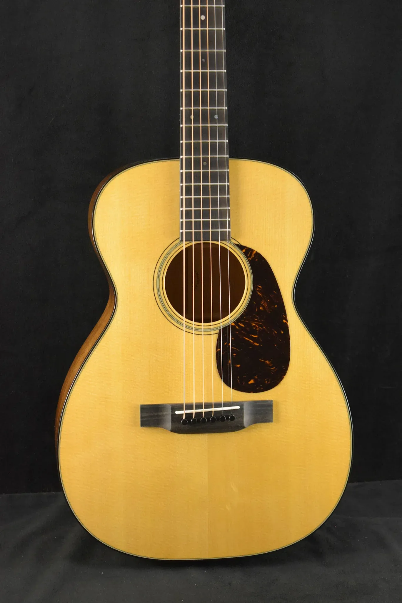image of an acoustic guitar