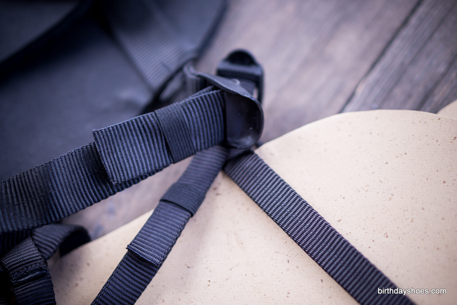 The different sized straps in the standard versus the Sleek of the Pah Tempe. Note the new strap keeper, which keeps things in place while running