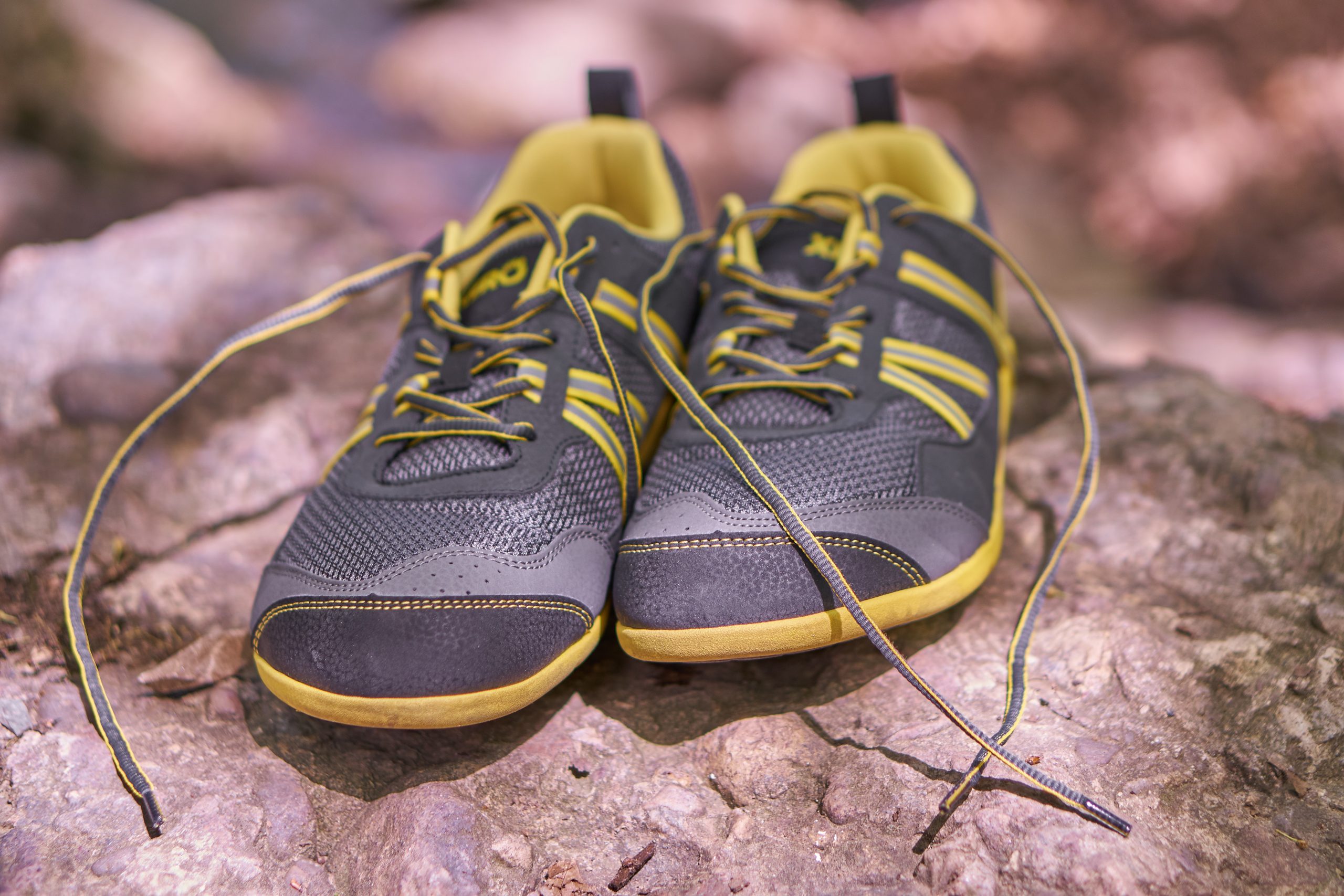  Thick laces allow for strong ties