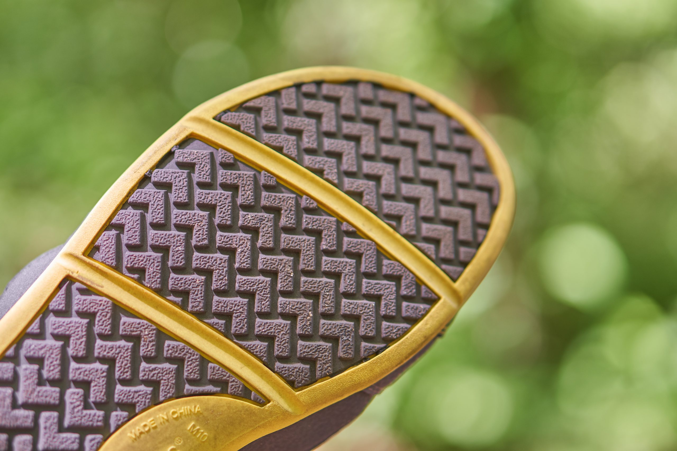  Good traction in both uphill and downhill situations, while maintaining smooth mechanics for level road running