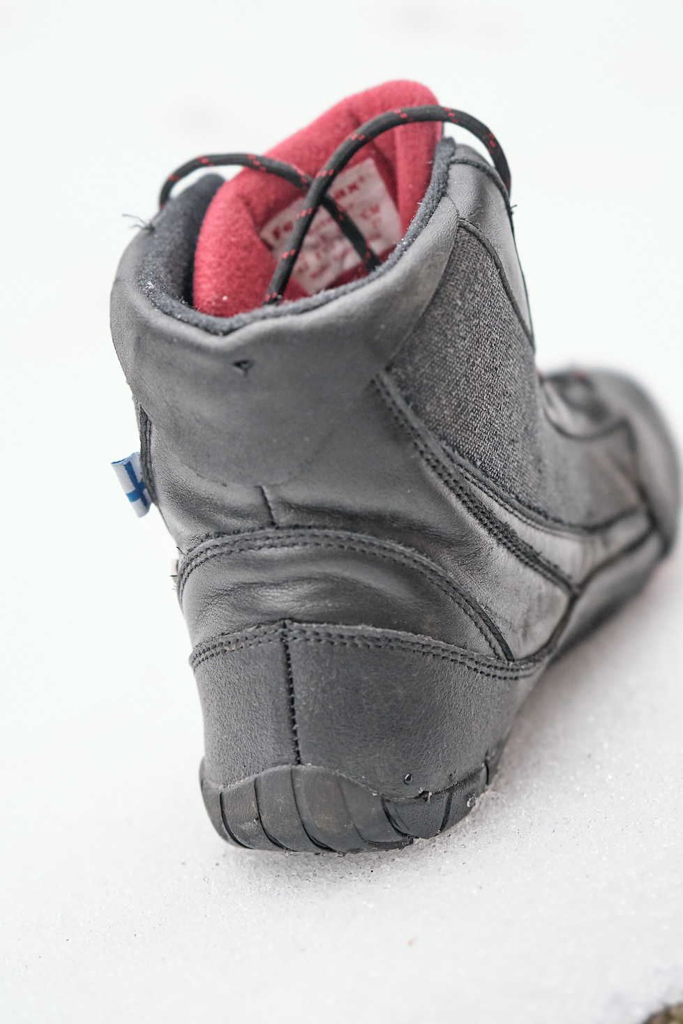  The Kuuva Trek uses the old "flap" style pulltab, which is as good as the updated Kuuva 5 loop style tab