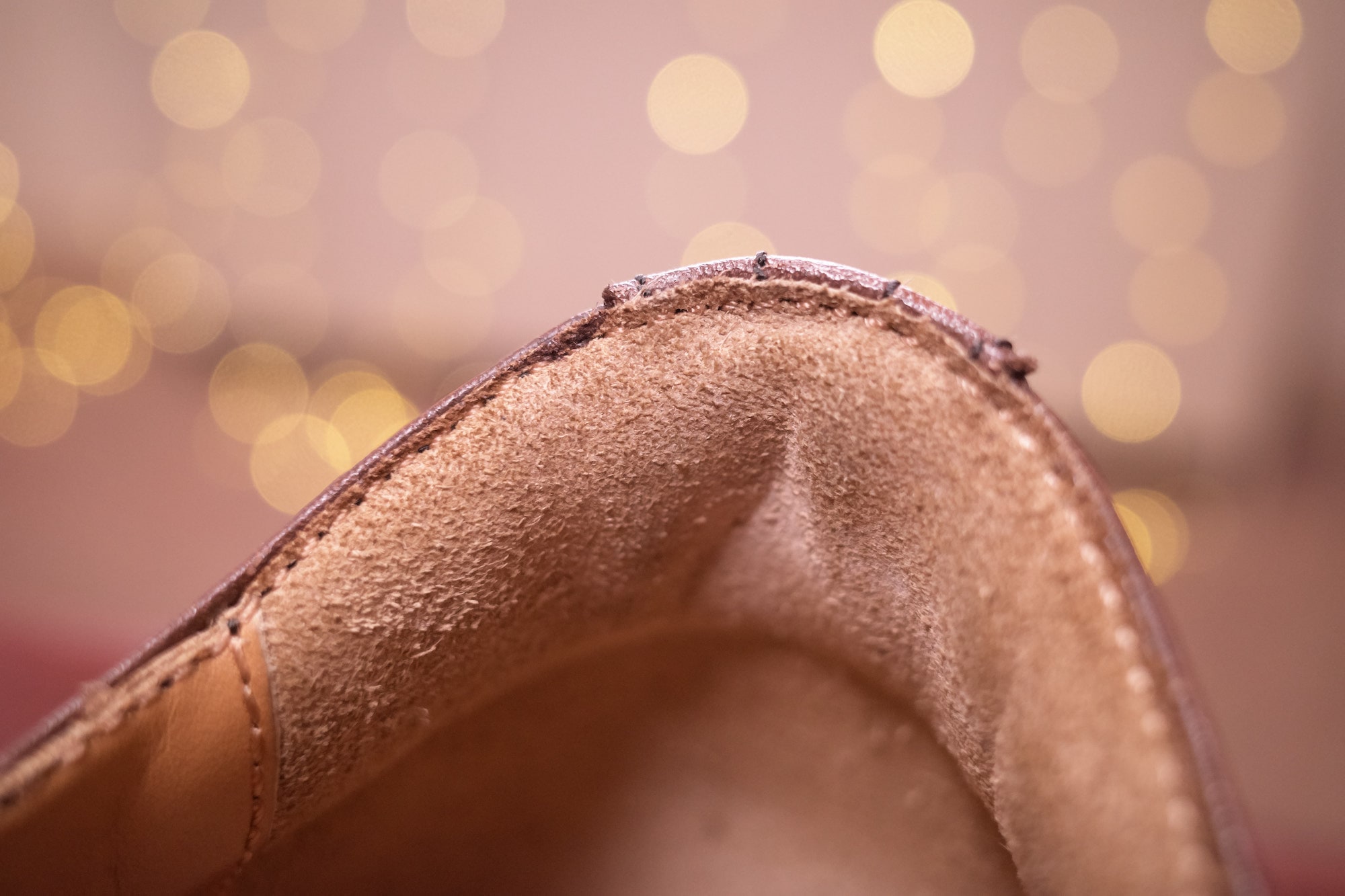 The new interior heel strip provides extra comfort and better fit for a larger diversity of heel shapes