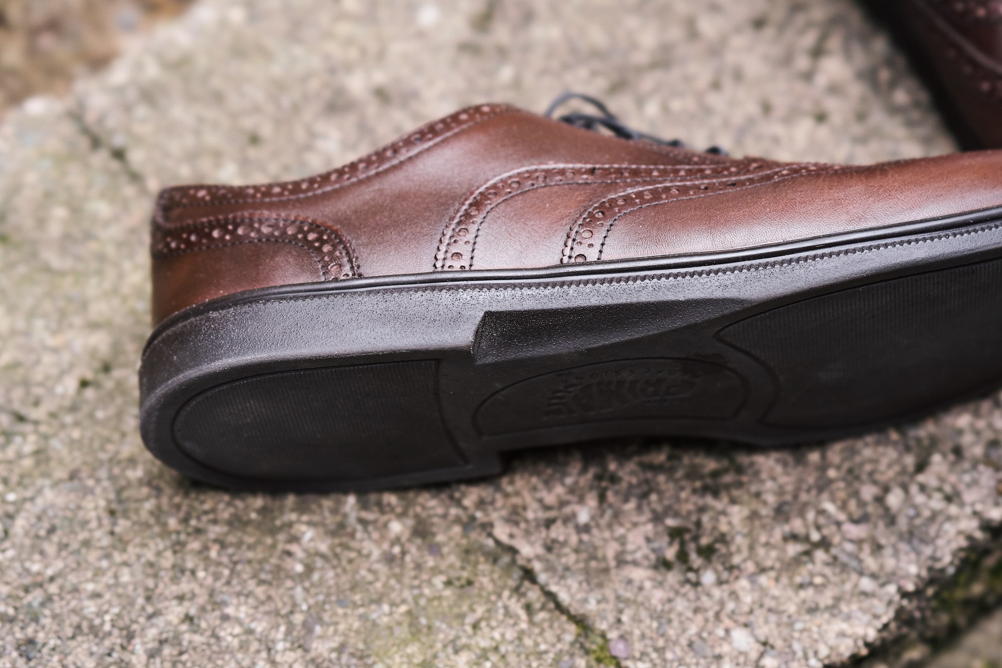  The hidden heel of the Carets Falcon gives this zero drop shoe a traditional dress shoe appearance