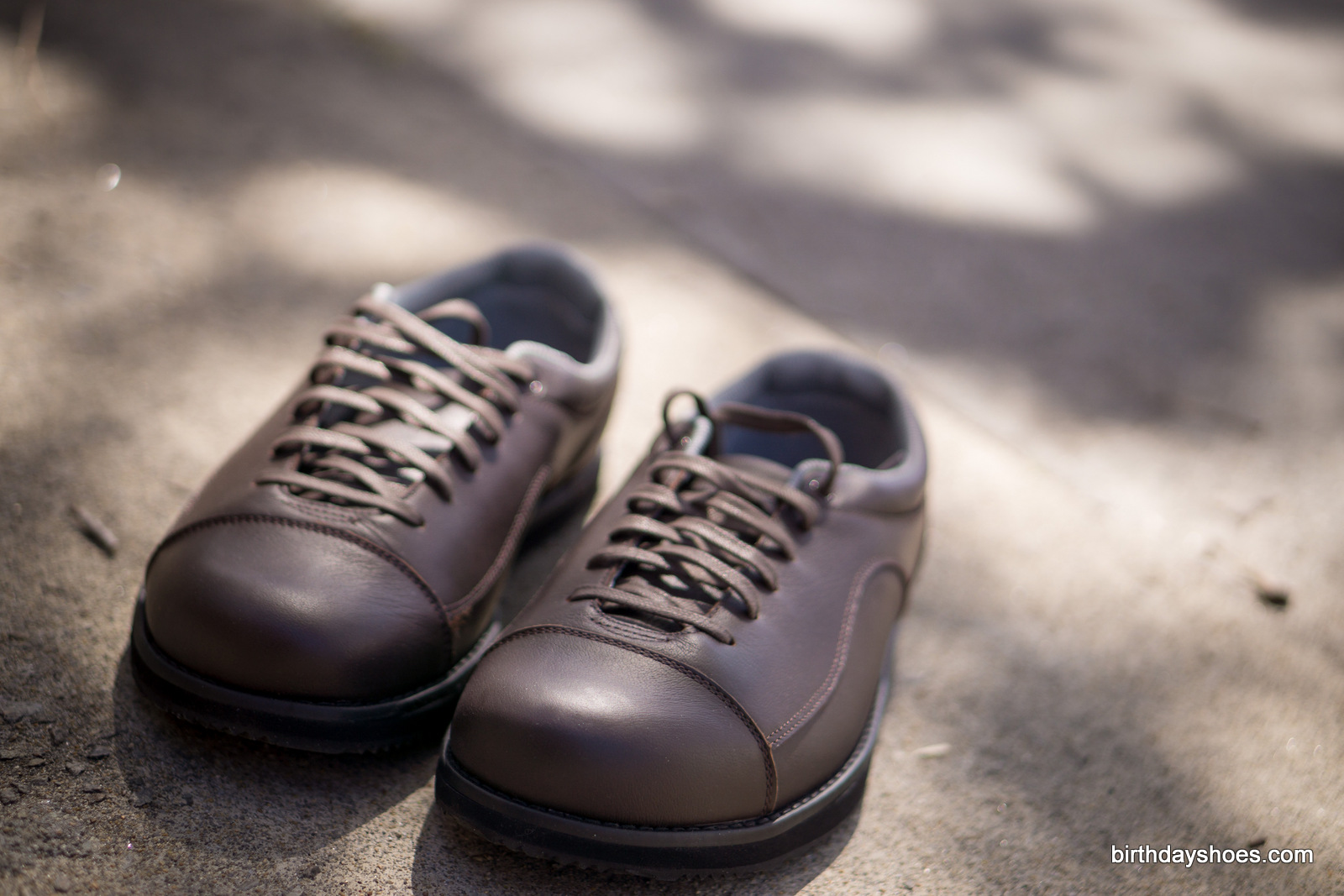 The classy, and more conventional-looking, minimalist dress shoe